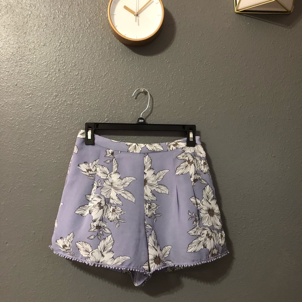 Gianni Bini Small lavender floral shorts
